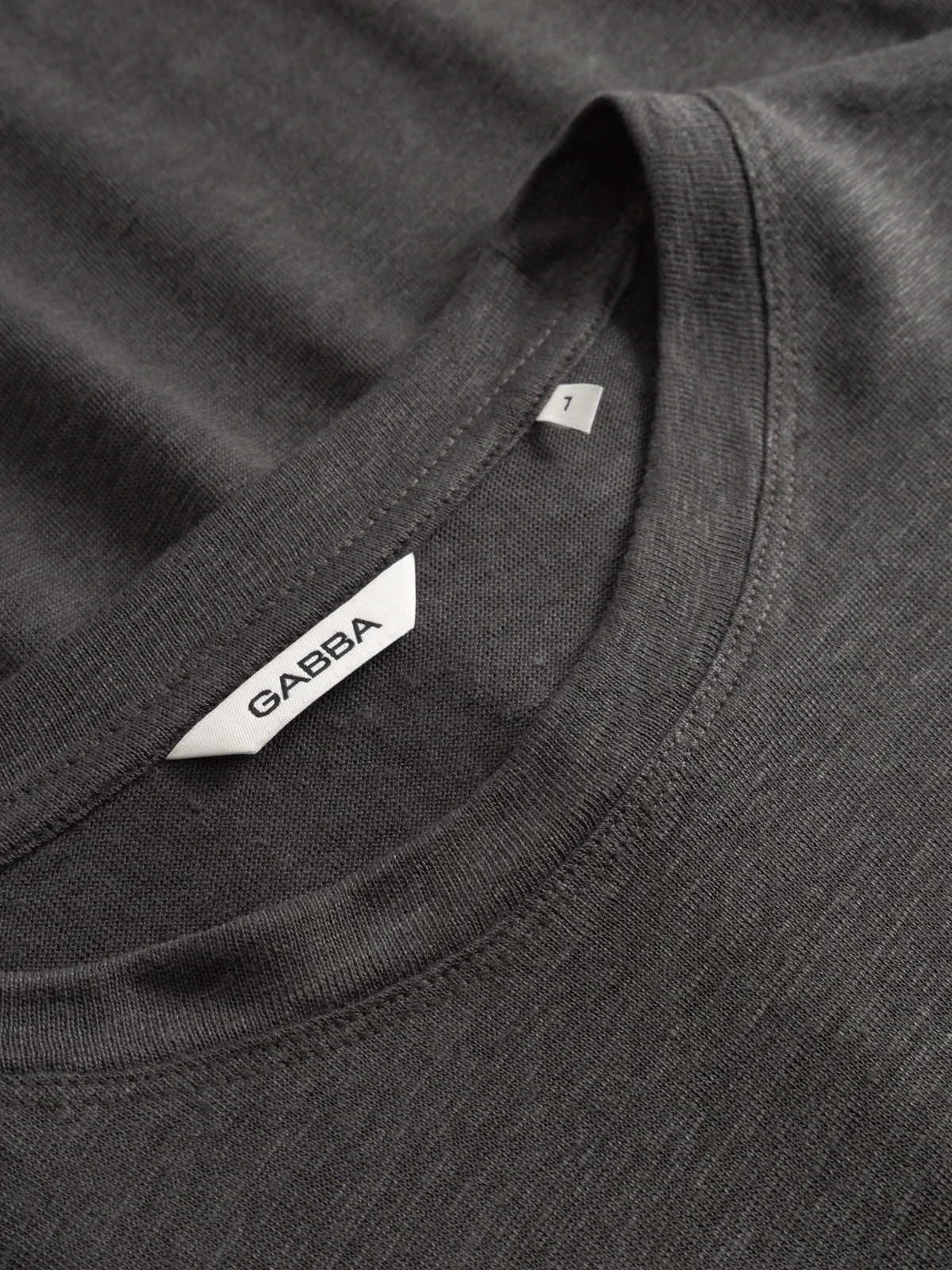 GABdune Linen SS T-Shirt - Pirate Black - Image 3