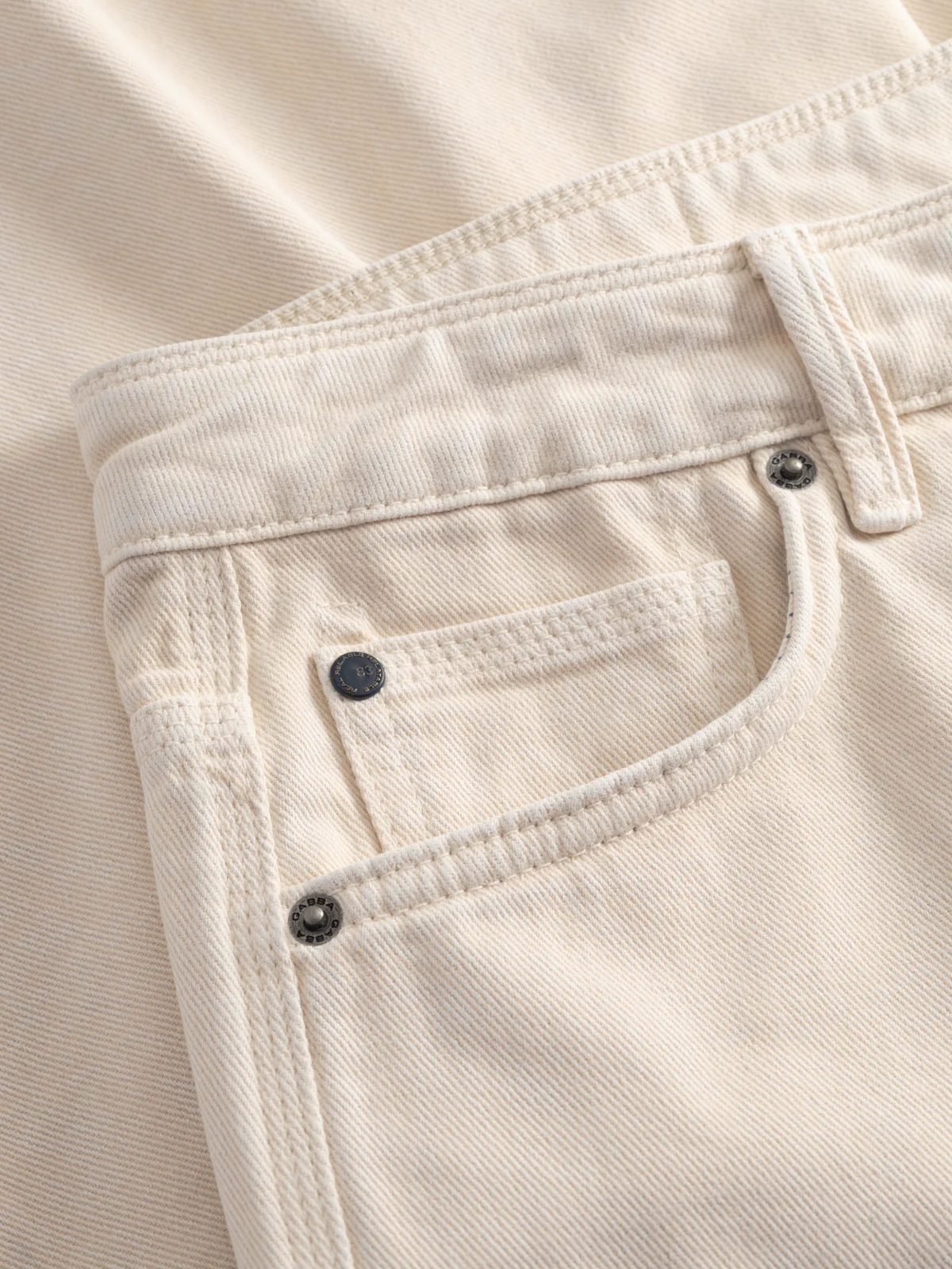 GABmox Antiq Shorts - Ecru - Image 8